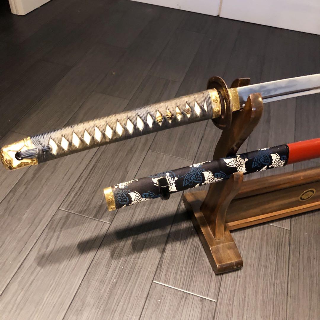 高級模造刀　居合刀　樋入り刀身　赤絹拵え　亜合金刀身