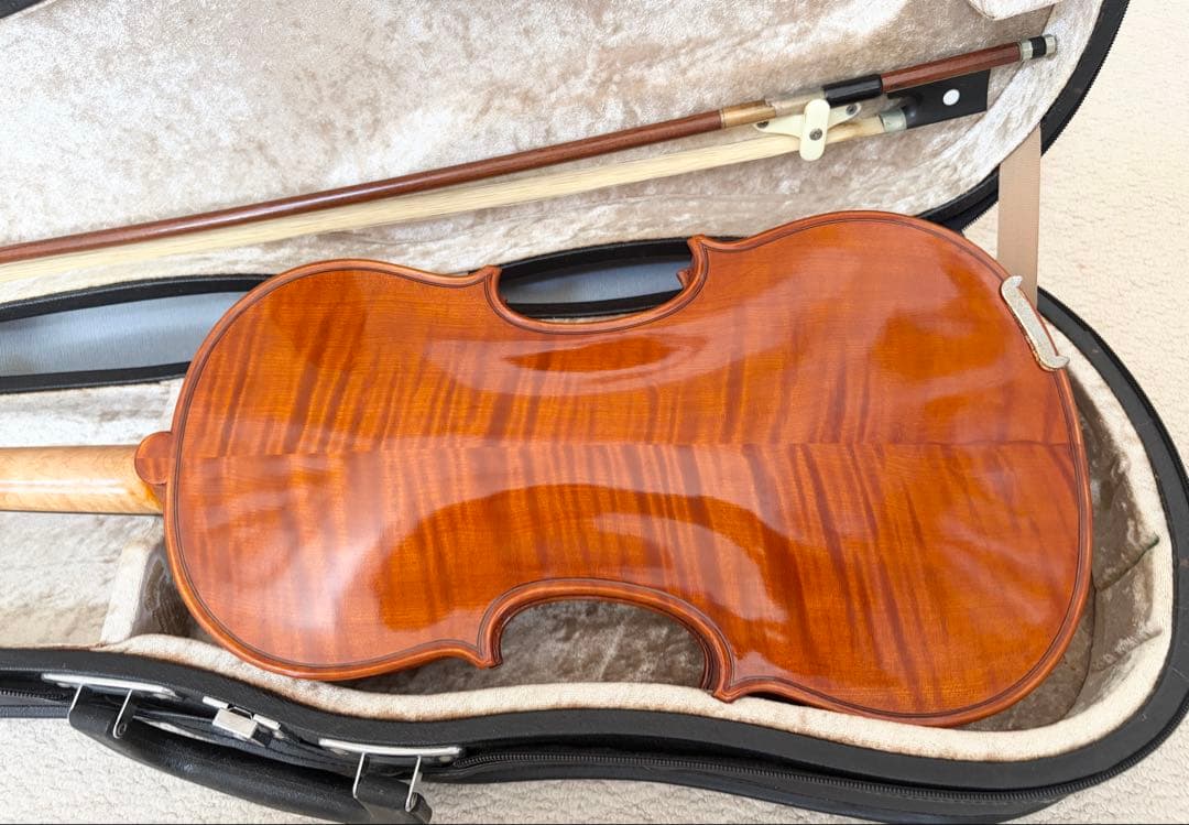 バイオリン 本体と肩当て、ケースベルト付き