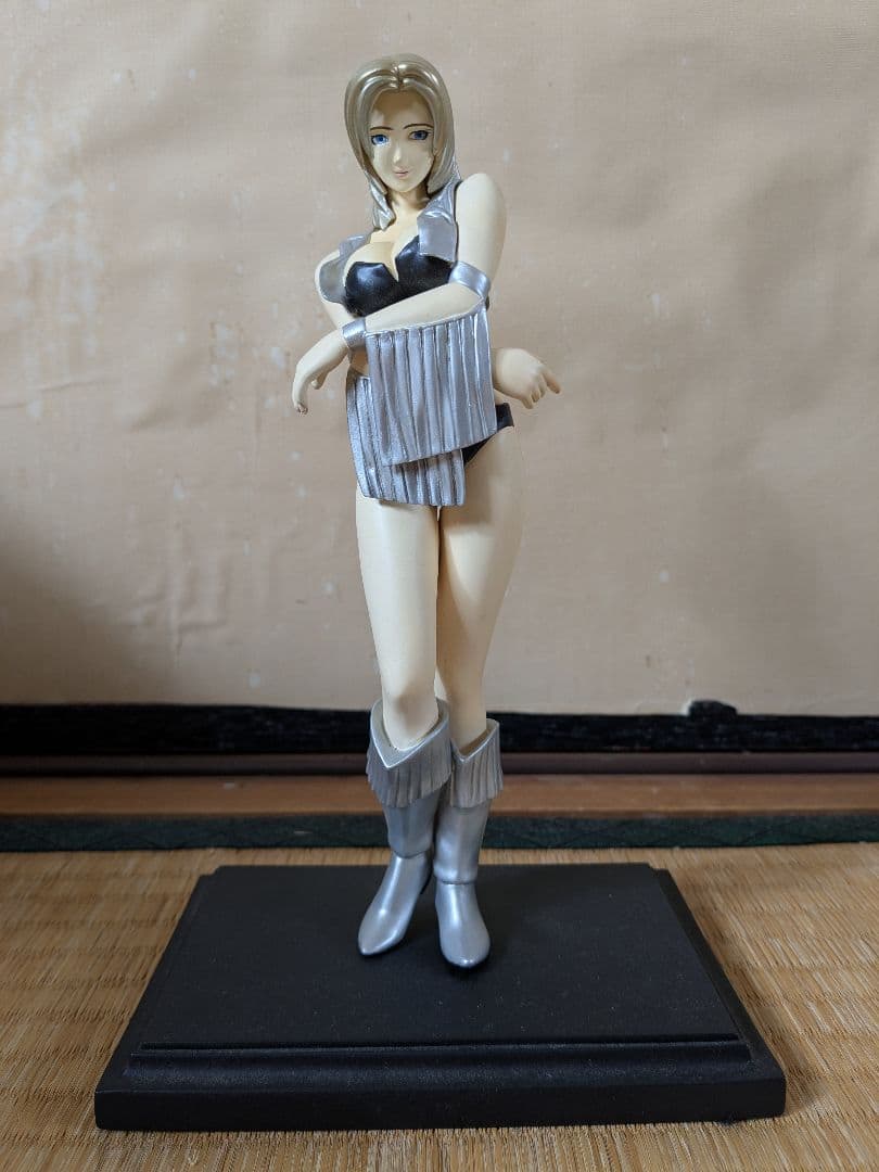 デッドオアアライブ　ティナ　フィギュア　コールドキャスト