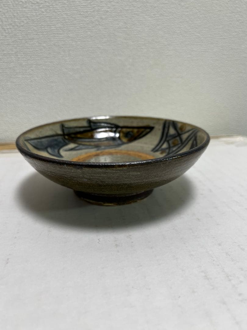 陶器皿　壺屋焼　双魚文四寸皿　 人間国宝　金城次郎　作