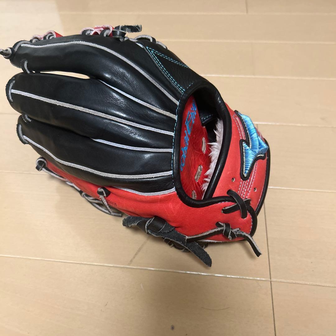 ミズノGlobal Elite ダイバーシティブルー　グローブ レッド/ブラック