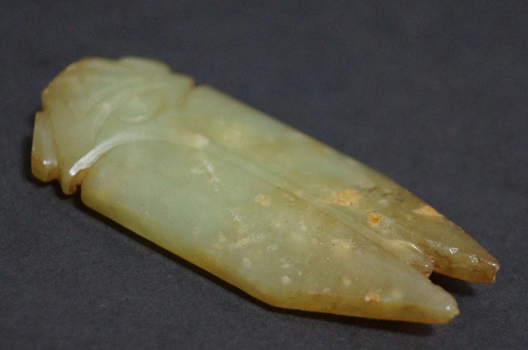 時代物 和田青白玉(ホータン) 細工彫り蝉 玉蝉佩 根付 緒締玉 提げ物 装飾品