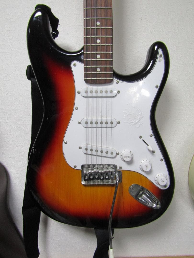 エレキギター　Bacchus　バッカス　ストラトタイプ まぁまぁ美品