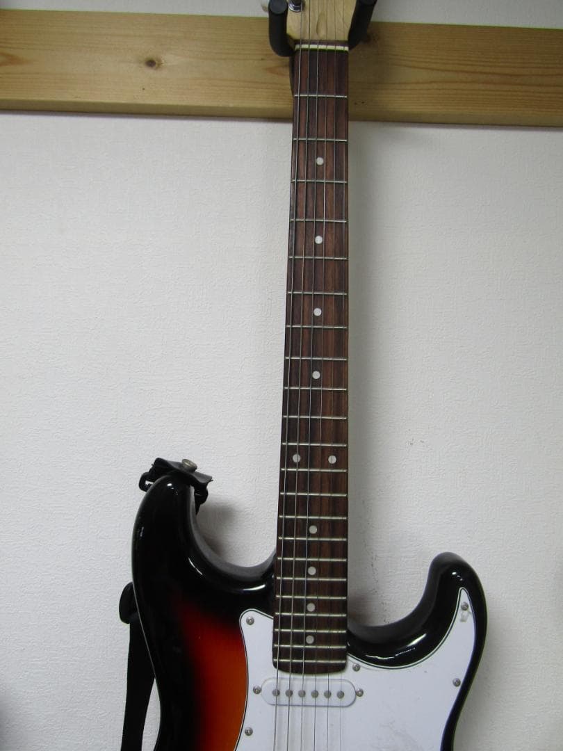 エレキギター　Bacchus　バッカス　ストラトタイプ まぁまぁ美品