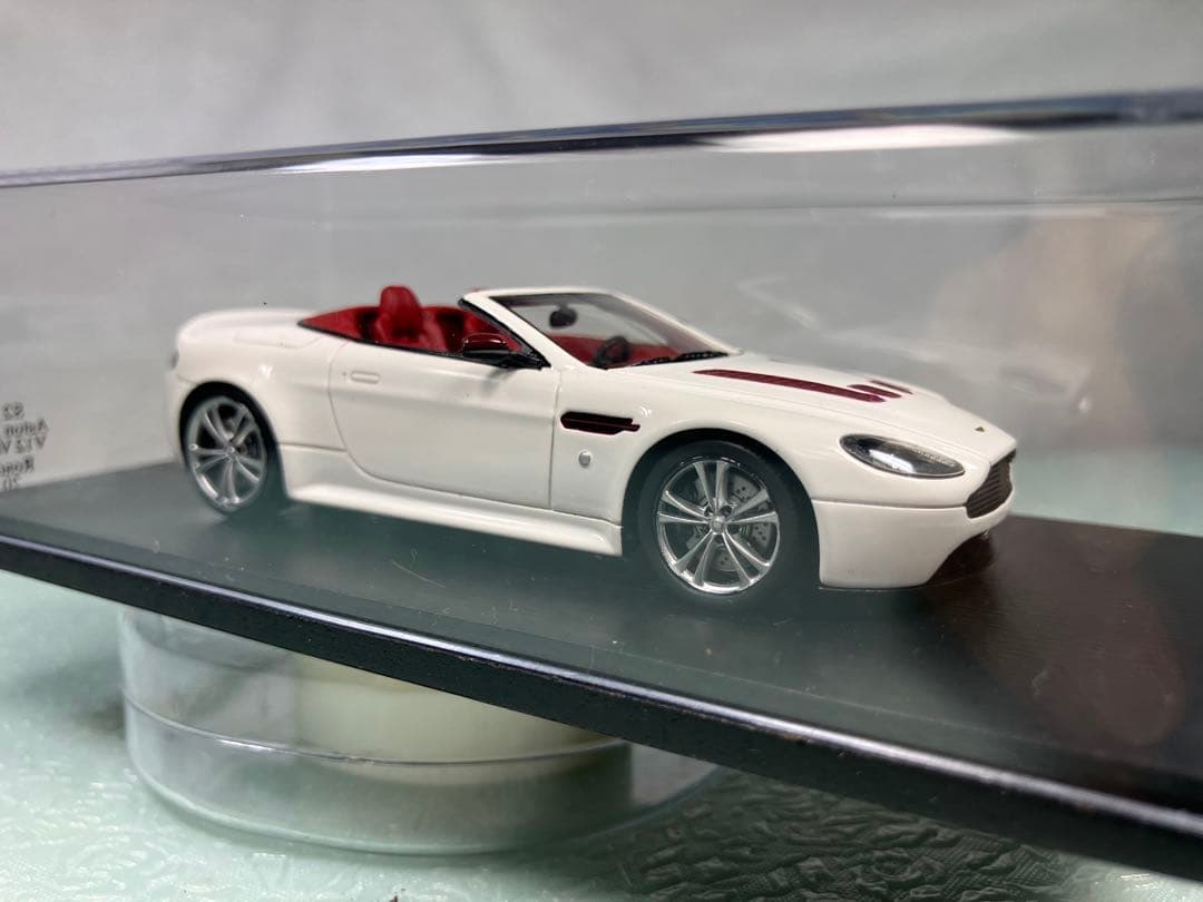 ミニカー Spark Aston Martin V12 Vantage Roadster
