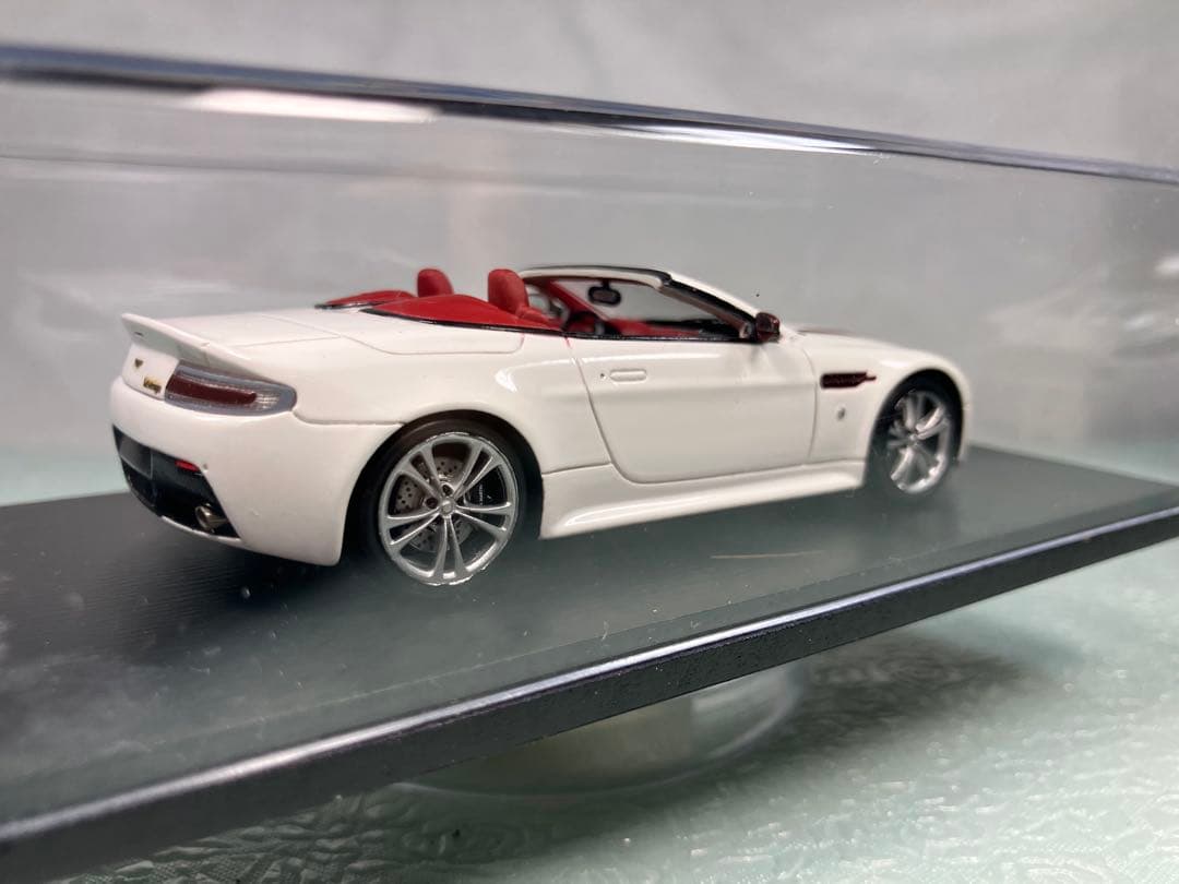 ミニカー Spark Aston Martin V12 Vantage Roadster