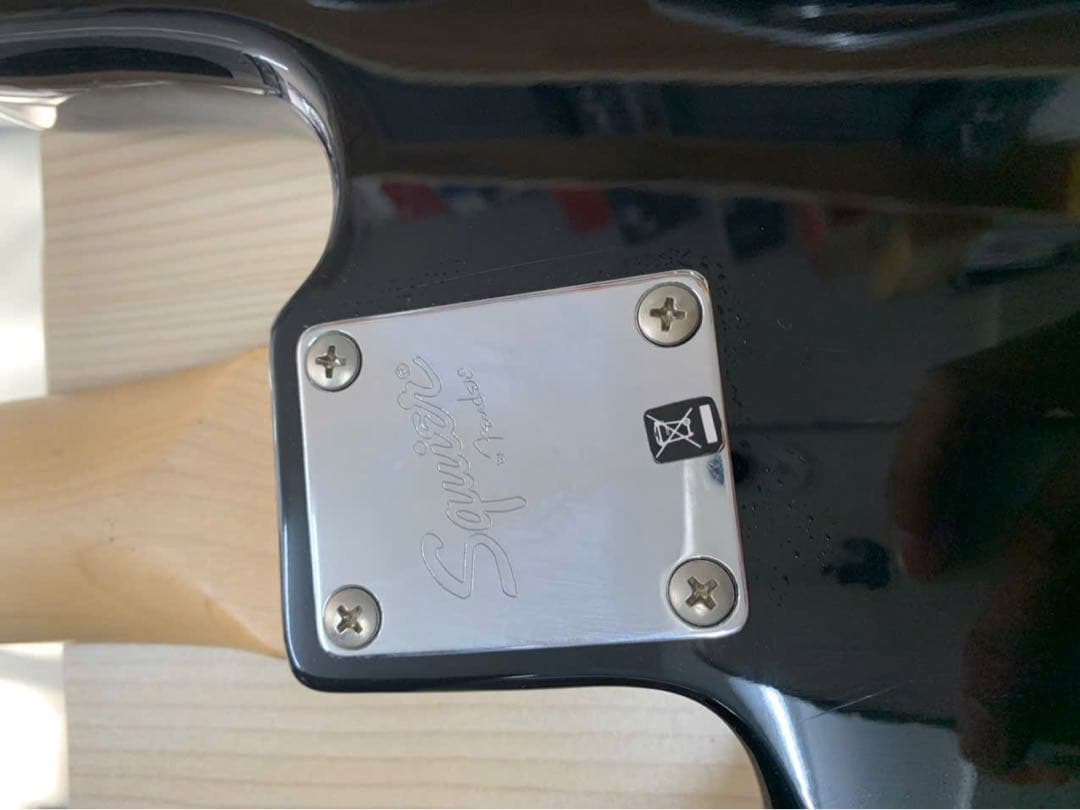 エレキベース ブラック