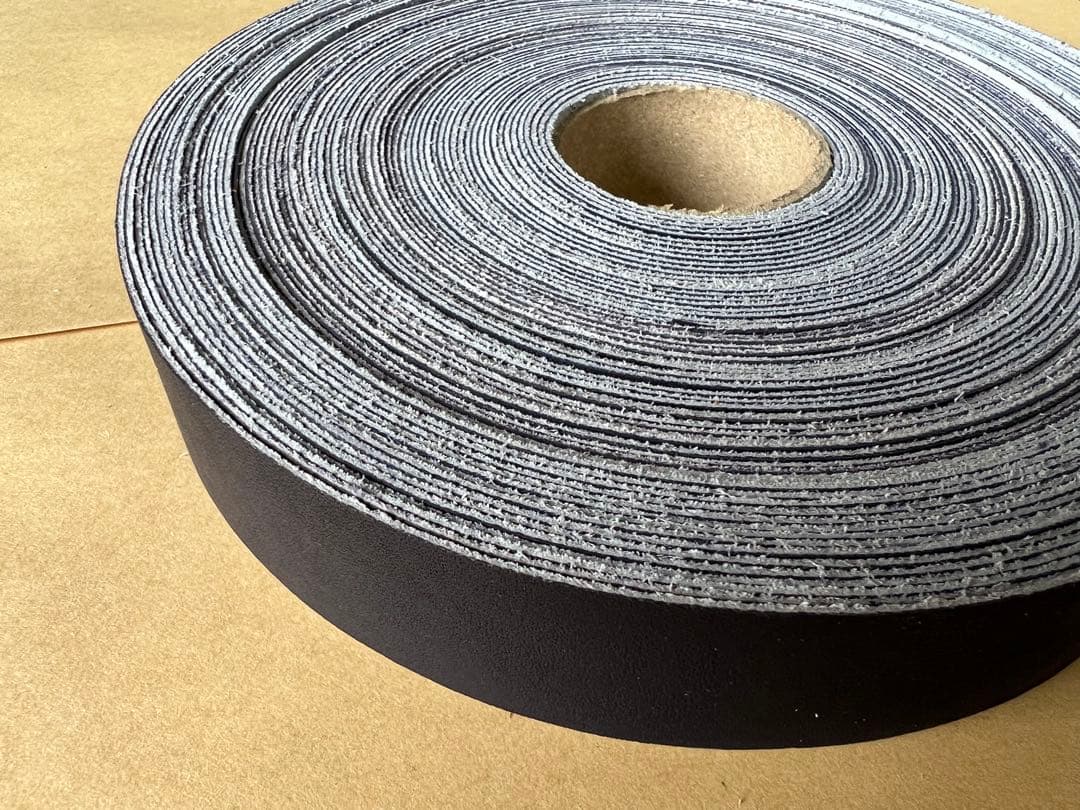 ヘリ革　黒　30m✖️2巻