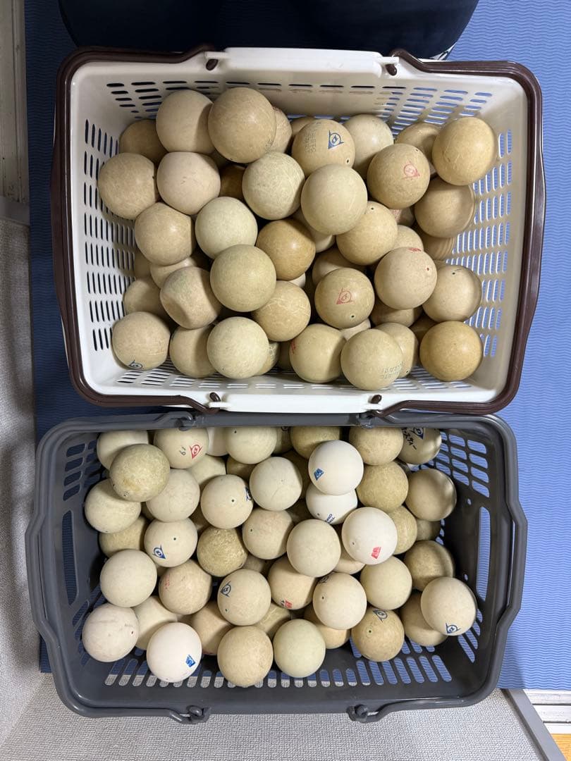 白いテニスボール 190個と空気入れ