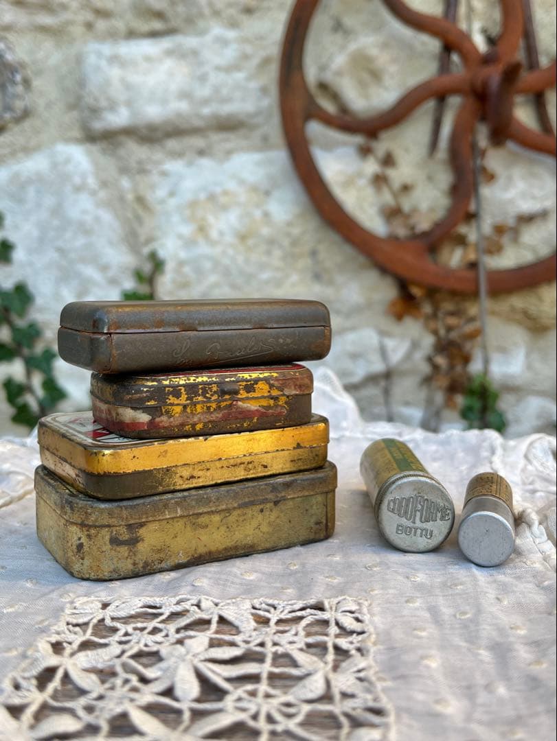 ◆フランスアンティーク｜希少100年前ティン缶ブリキアルミサビ小さいピルケース薬