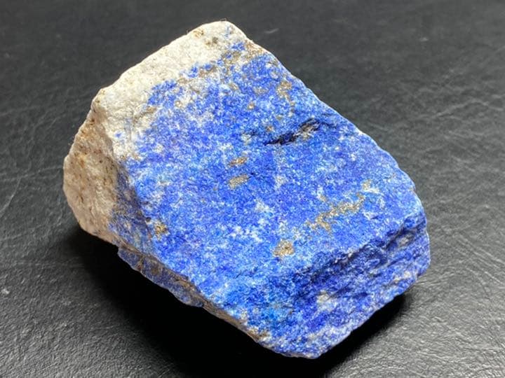 ラピスラズリ　原石　147g