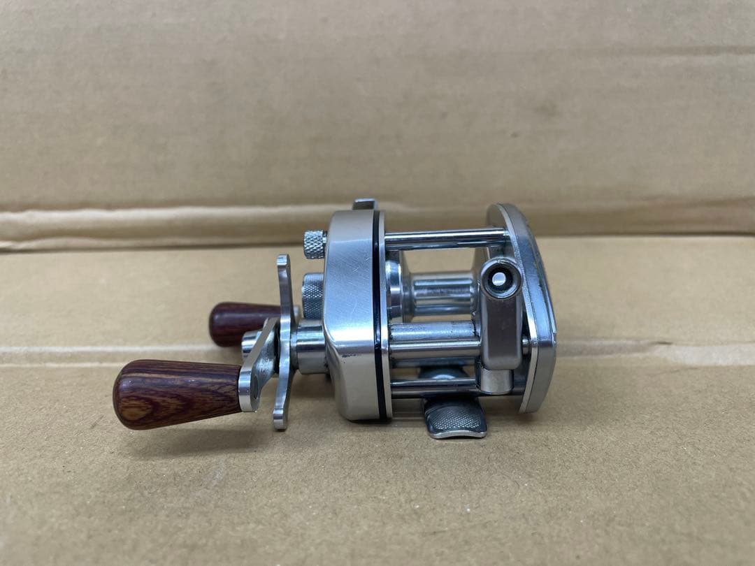 シマノ SHIMANO Bantam100 バンタム100ベイトリール シルバー