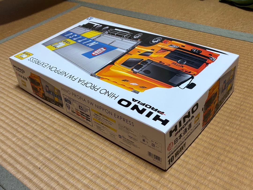 値下げ！未組立 1/32 ヘビーフレイト 日野プロフィア FW日本通運ペリカン便