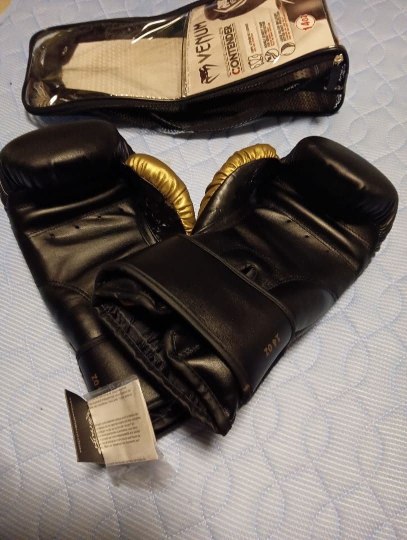 Venum ボクシンググローブ 14oz 渡辺二郎さん直筆サイン入り