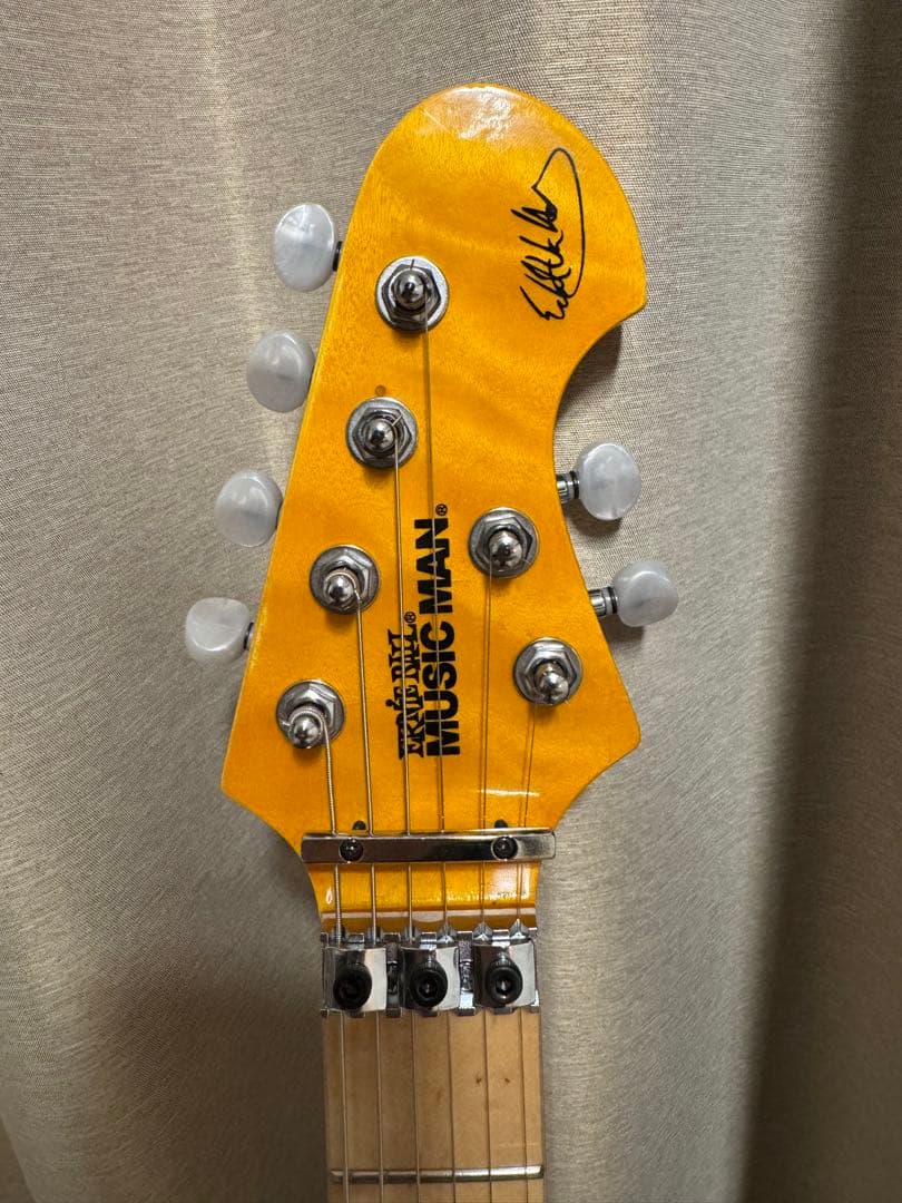 ノーブランド　MUSIC MAN EVH風　ギター