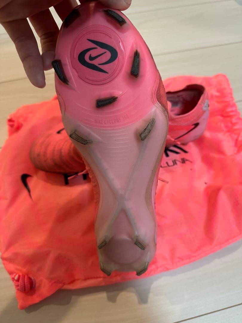 Nike ピンク サッカーシューズ FG値段交渉あり