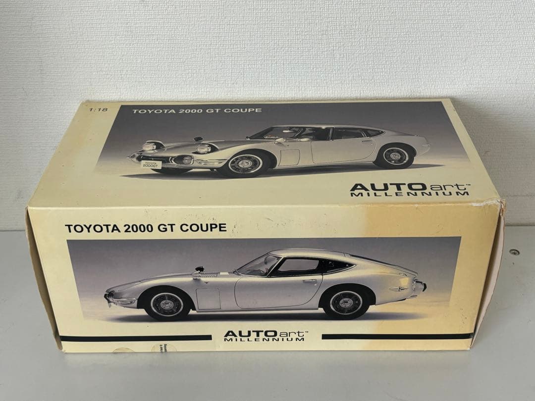 オートアート/TOYOTA 2000 GT/クーペ/シルバー/1/18/ミニカー