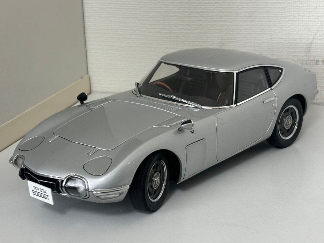 オートアート/TOYOTA 2000 GT/クーペ/シルバー/1/18/ミニカー