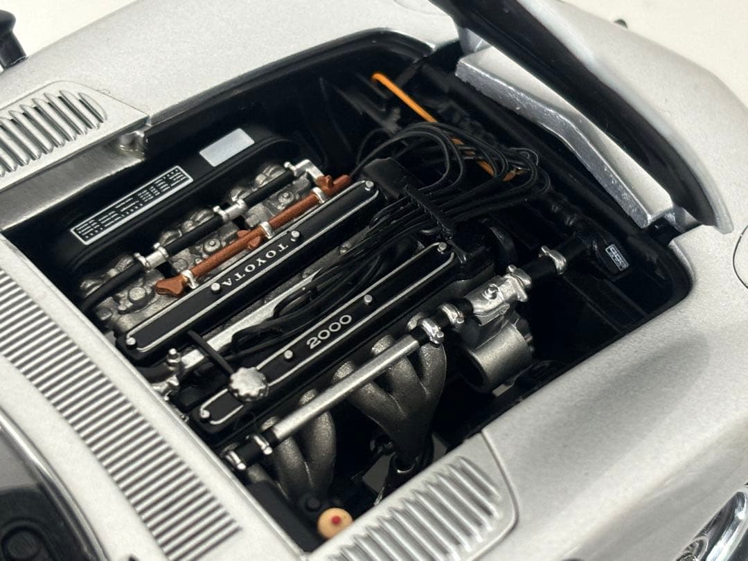 オートアート/TOYOTA 2000 GT/クーペ/シルバー/1/18/ミニカー