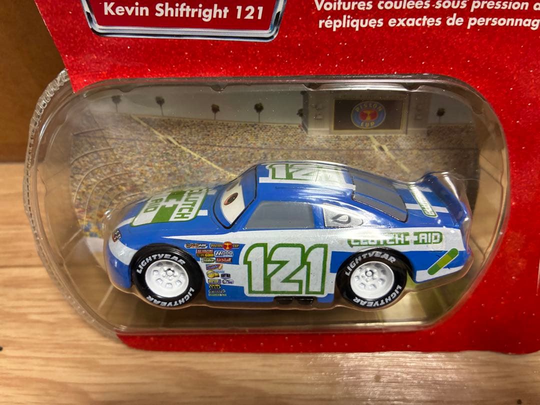 ミニカー Cars McQueen&Kevin Shiftright 121