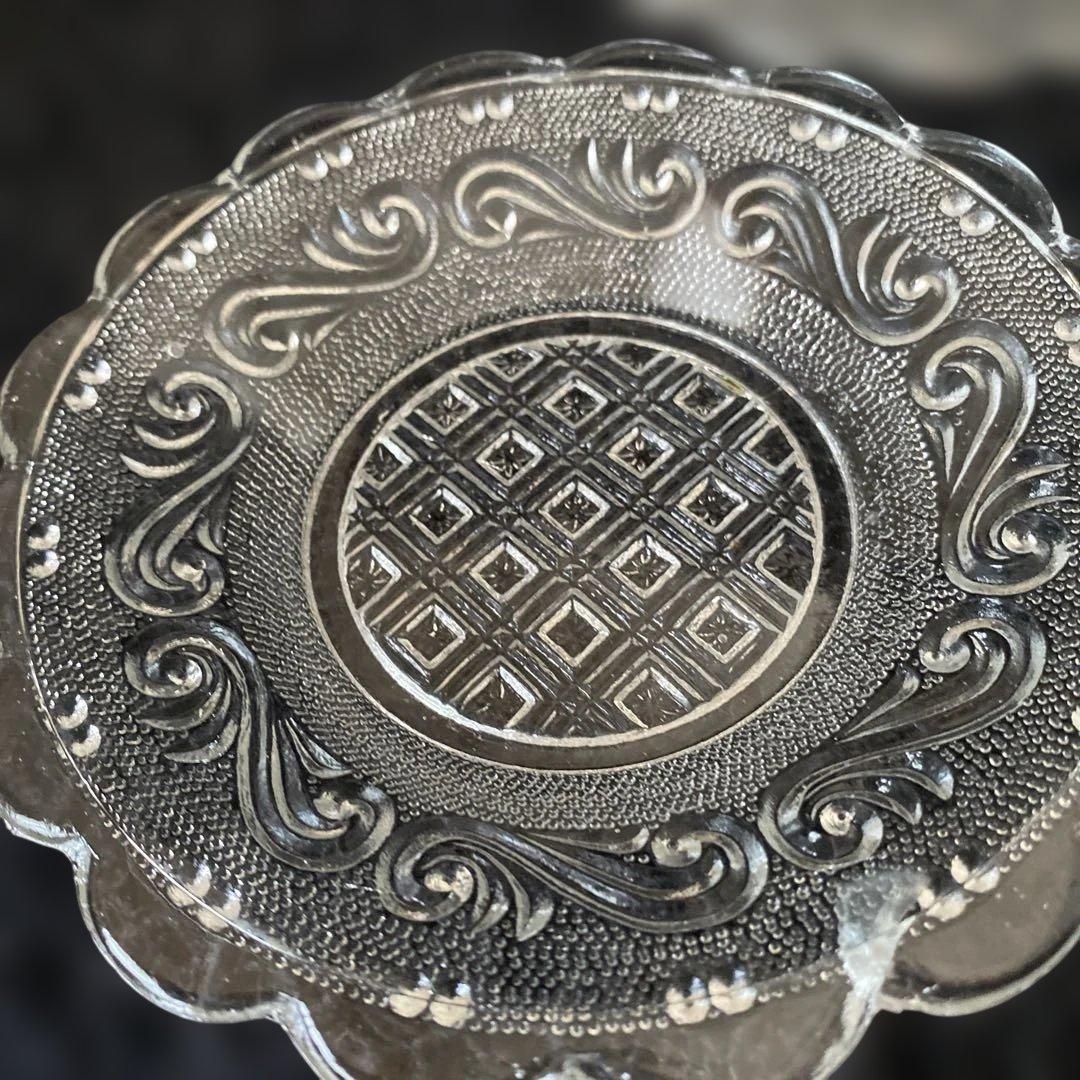 アンティーク】明治骨董　レースカット プレスガラス唐草紋様ウランガラス22㎝