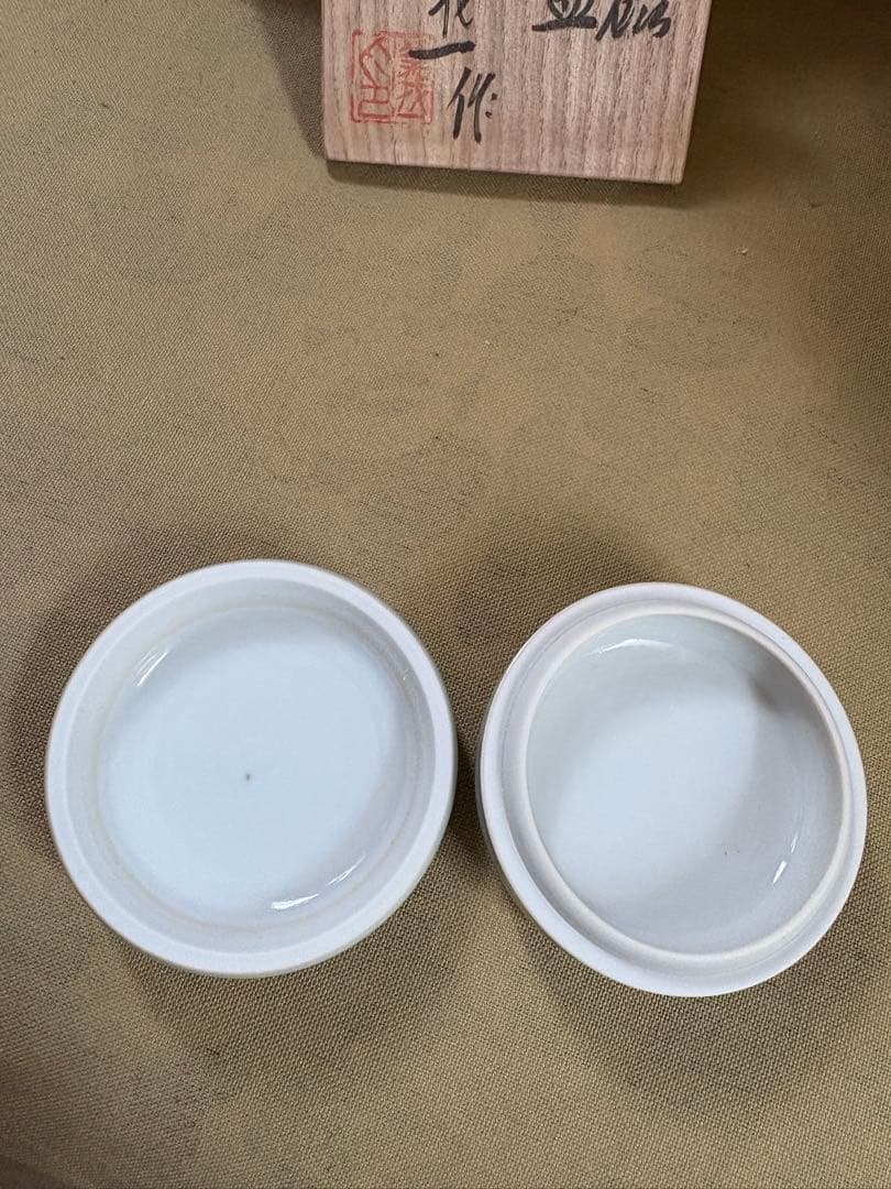 陶器製　白青磁 香炉 香合　義一作 淡い青色 香盒 元箱付き