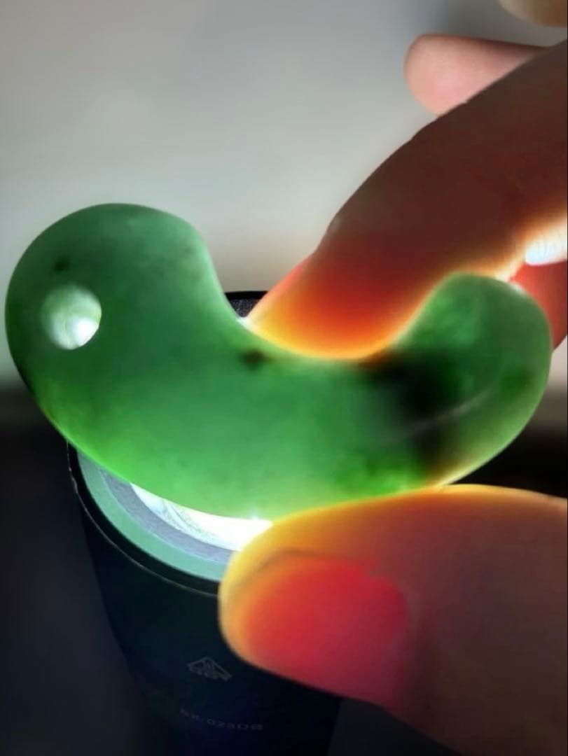 勾玉　古墳期　出土品　糸魚川　翡翠　ヒスイ　　宝石　原石