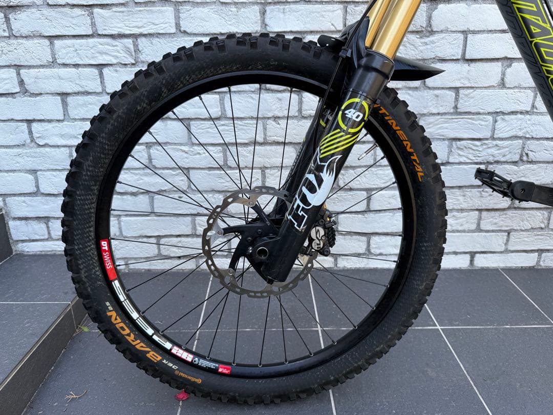 れん SANTA CRUZ V10.5 26 inch Sサイズ