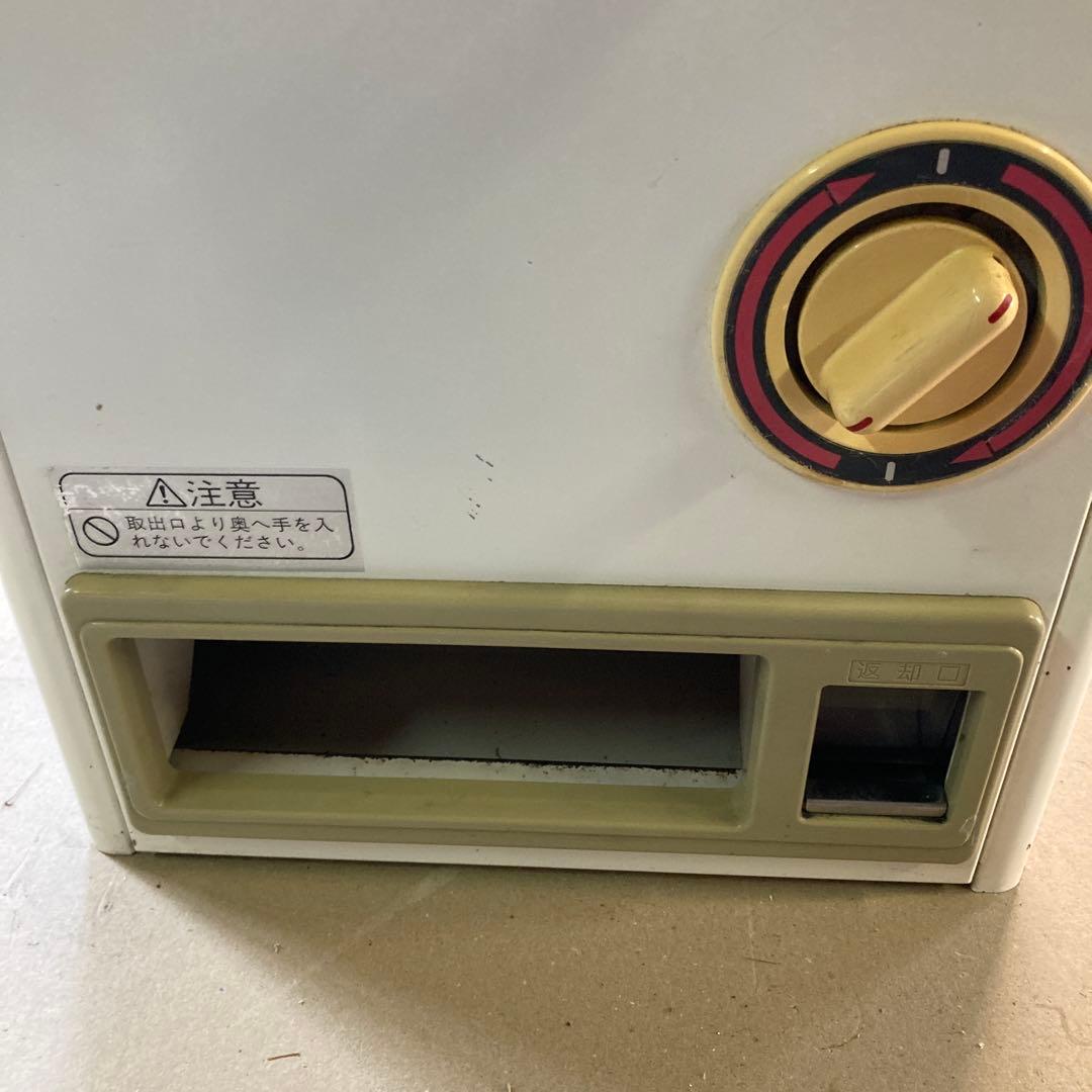 ガチャ機　ガチャマシン　手動式自動販売機　カードガチャ