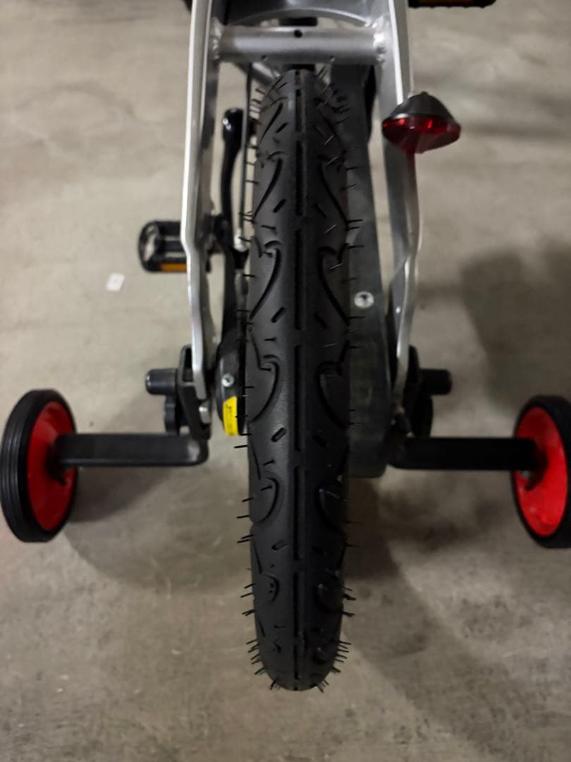 Mercedes-Benz キッズバイク シルバー/レッド　クリスマスプレゼント