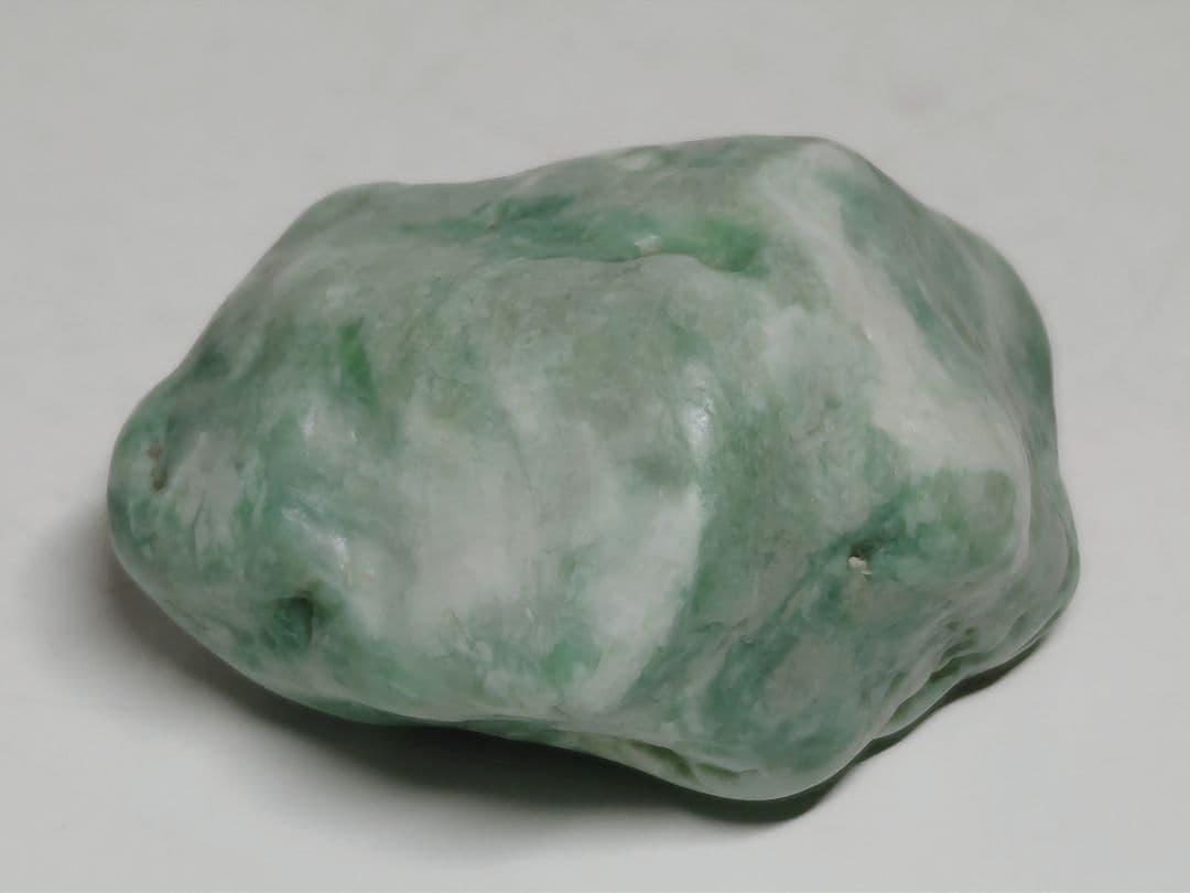 緑白 107g 翡翠 ヒスイ 原石 鑑賞石 自然石 誕生石 鉱物 鉱石 水石