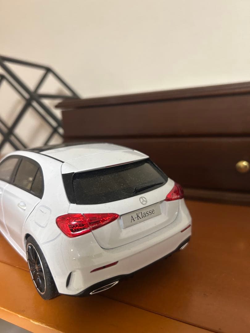 メルセデス・ベンツ A-Klasse 1/18 ホワイト