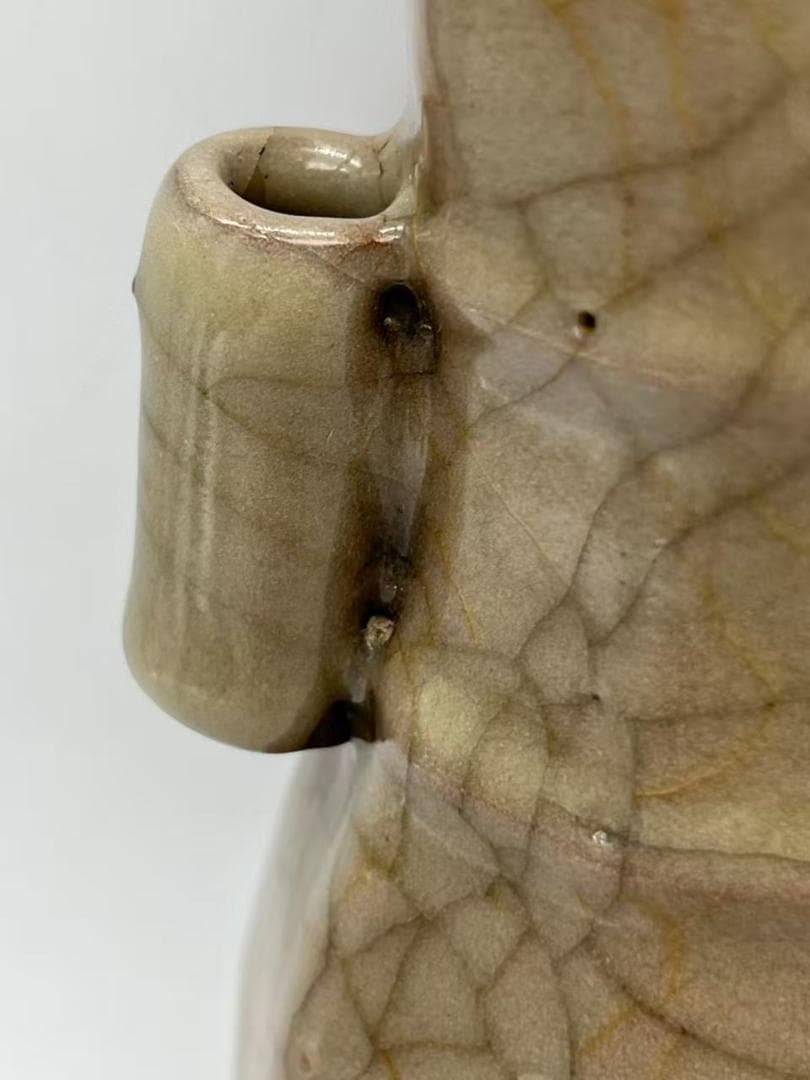 南宋時代 青磁 南宋官窯 米色青磁瓶 貫耳瓶 【旧家蔵出し】希少貴重(A-86)