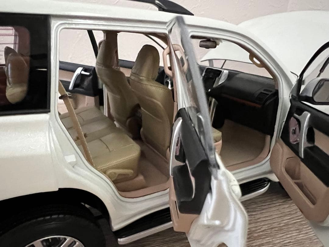 LAND CRUISER PRADOランドクルーザー プラド 1/18