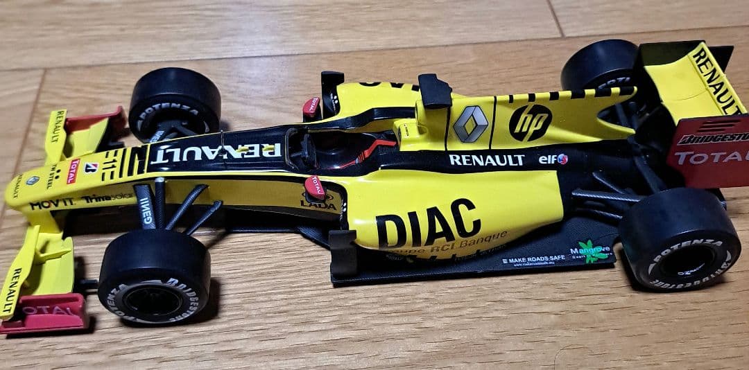 Renault F1カー ミニカー 1:18スケール
