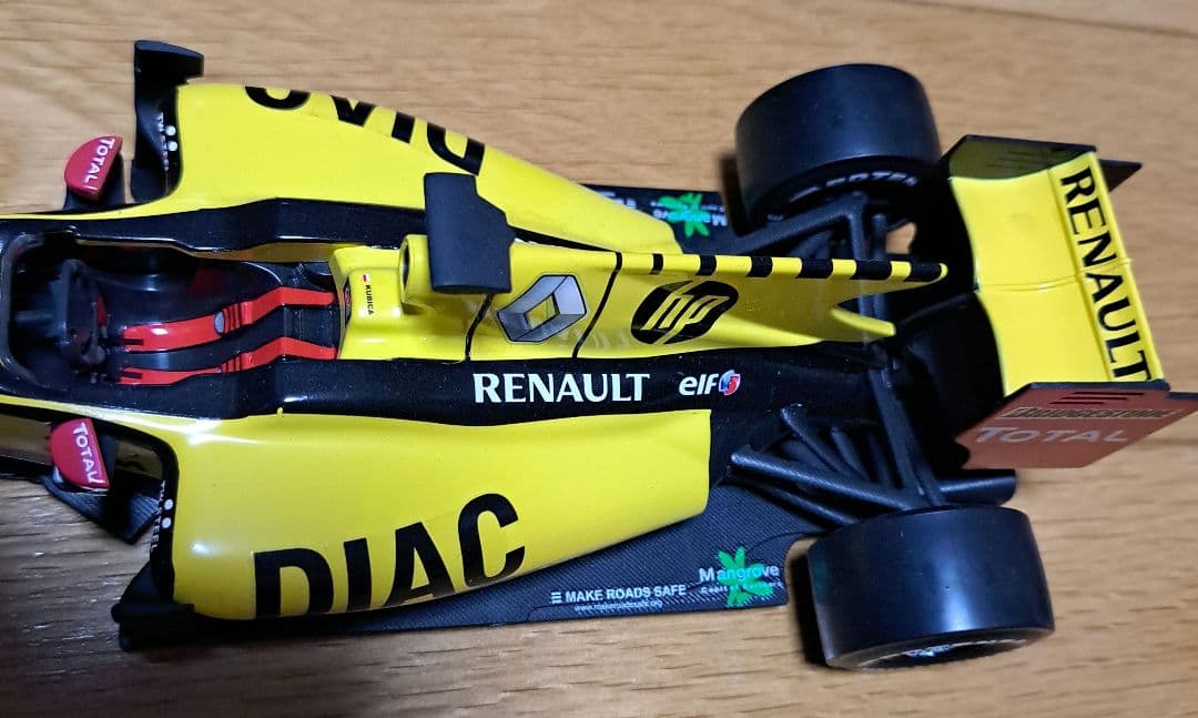 Renault F1カー ミニカー 1:18スケール