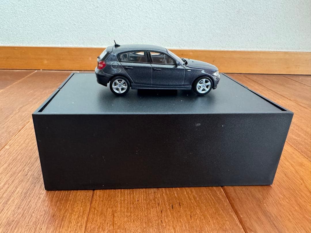 ミニカー 1/43  Minichamps 120i (E87)