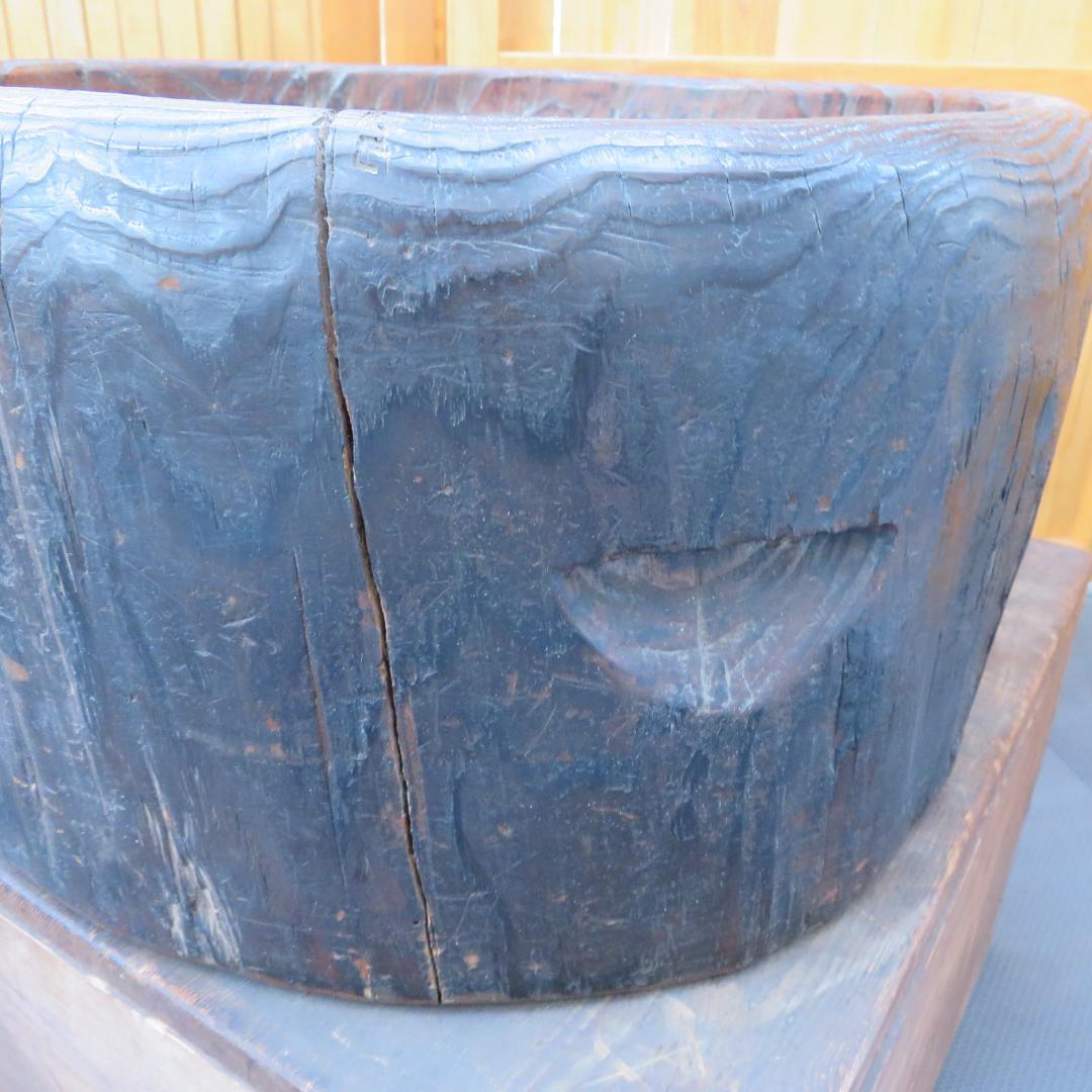 丸火鉢 箱入り 木箱 丸太くりぬき ヒビあり 炉 鉄瓶に