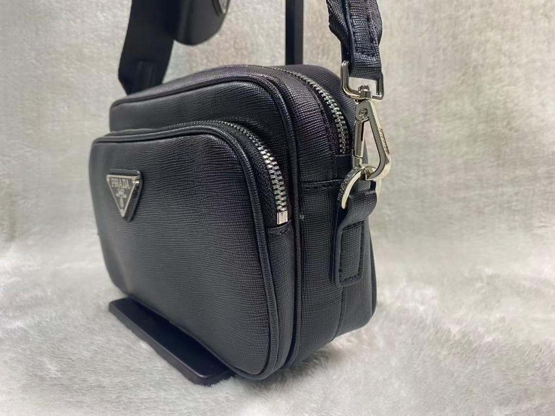 PRADA ブラックナイロンショルダーバッグ