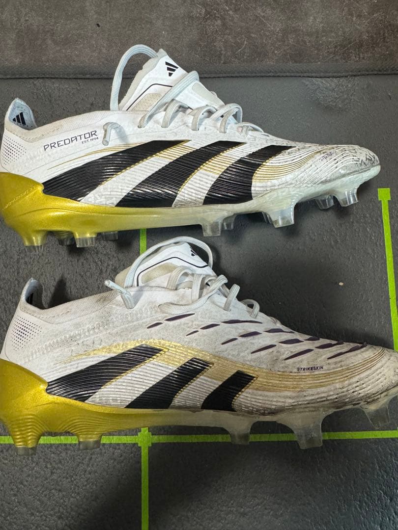 プレデターELITE FGフットウェアホワイト/コアブラック/ゴールドメタリック