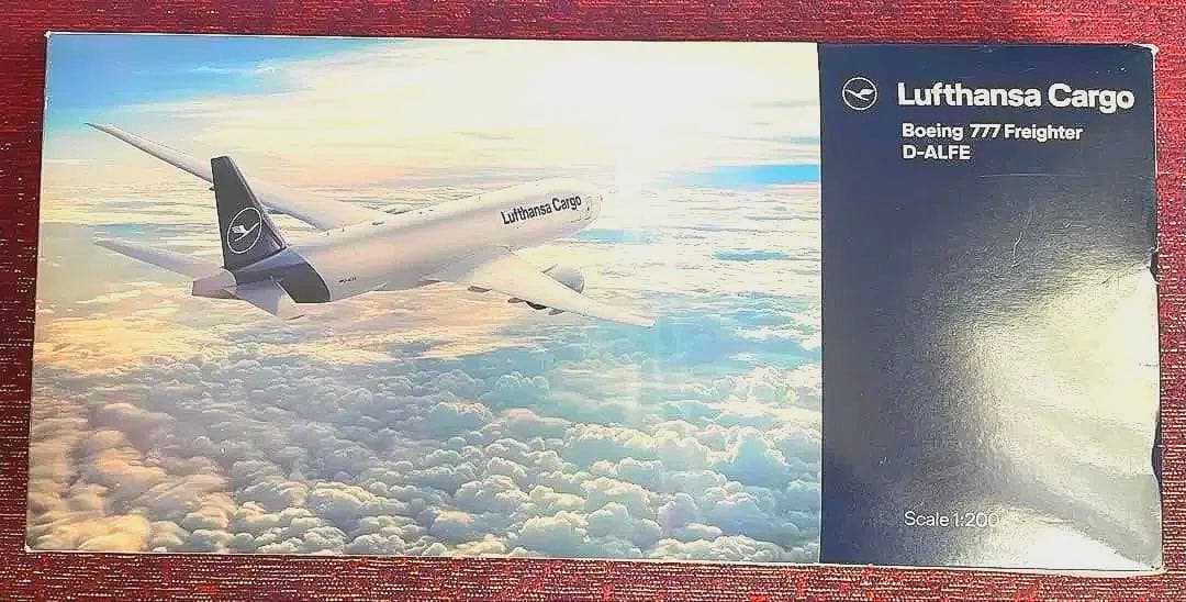 Lufthansa Boeing 777 Freighter 1/200模型