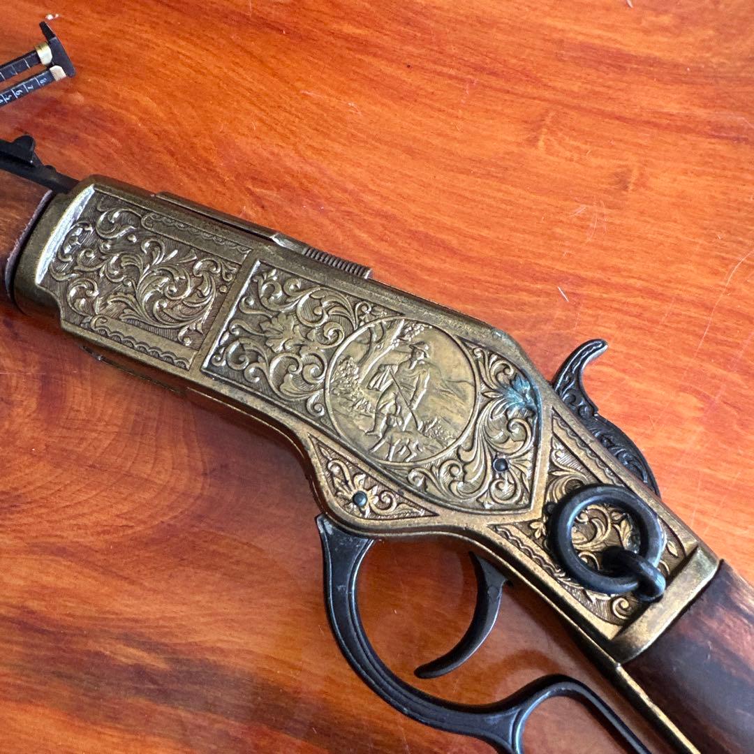 【遺品整理】モデルガン レプリカ銃 木製モデルガン ブラウン 彫刻デザイン