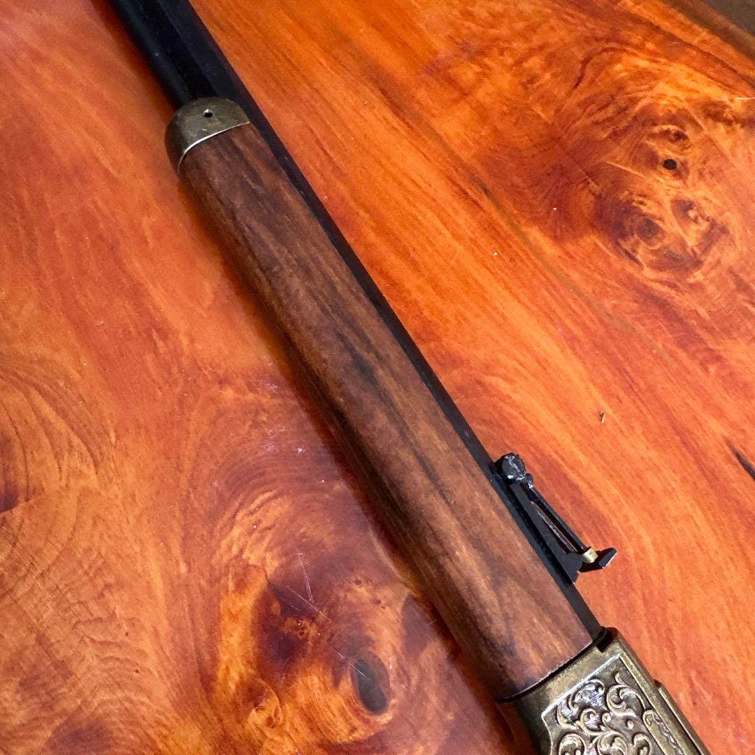 【遺品整理】モデルガン レプリカ銃 木製モデルガン ブラウン 彫刻デザイン