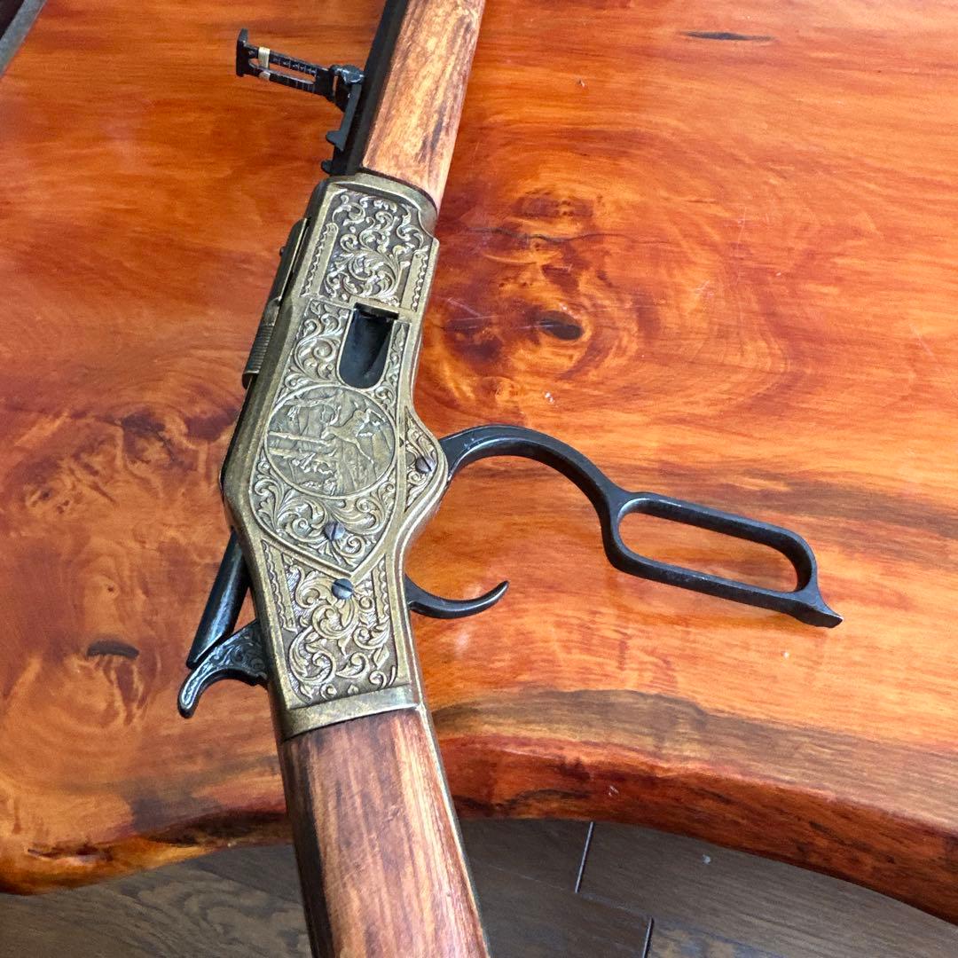 【遺品整理】モデルガン レプリカ銃 木製モデルガン ブラウン 彫刻デザイン