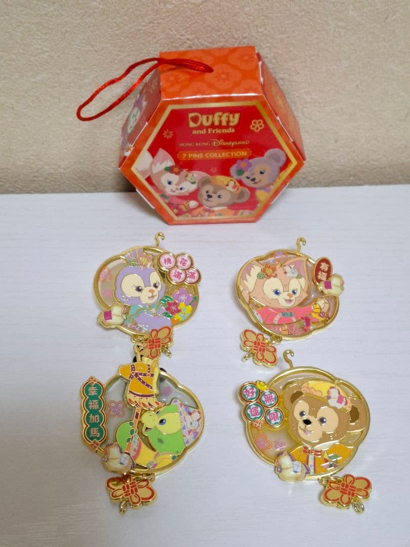 香港ディズニー ダッフィー&フレンズ 旧正月・春節 ピンバッジ 4個セット