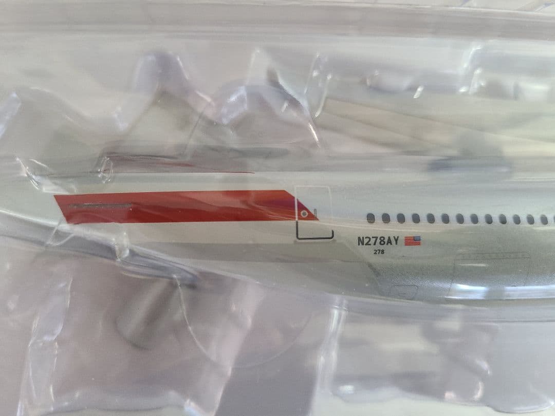 エアバス A330-300 アメリカン航空 (ギア/スタンド付属) 1/200
