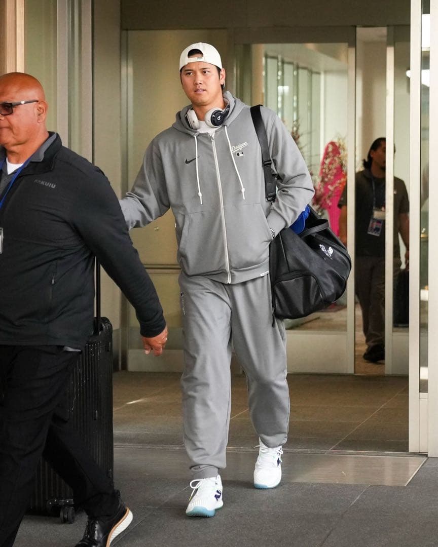 選手着用モデル ナイキオーセンティック Dodgers ジップパーカー Lサイズ