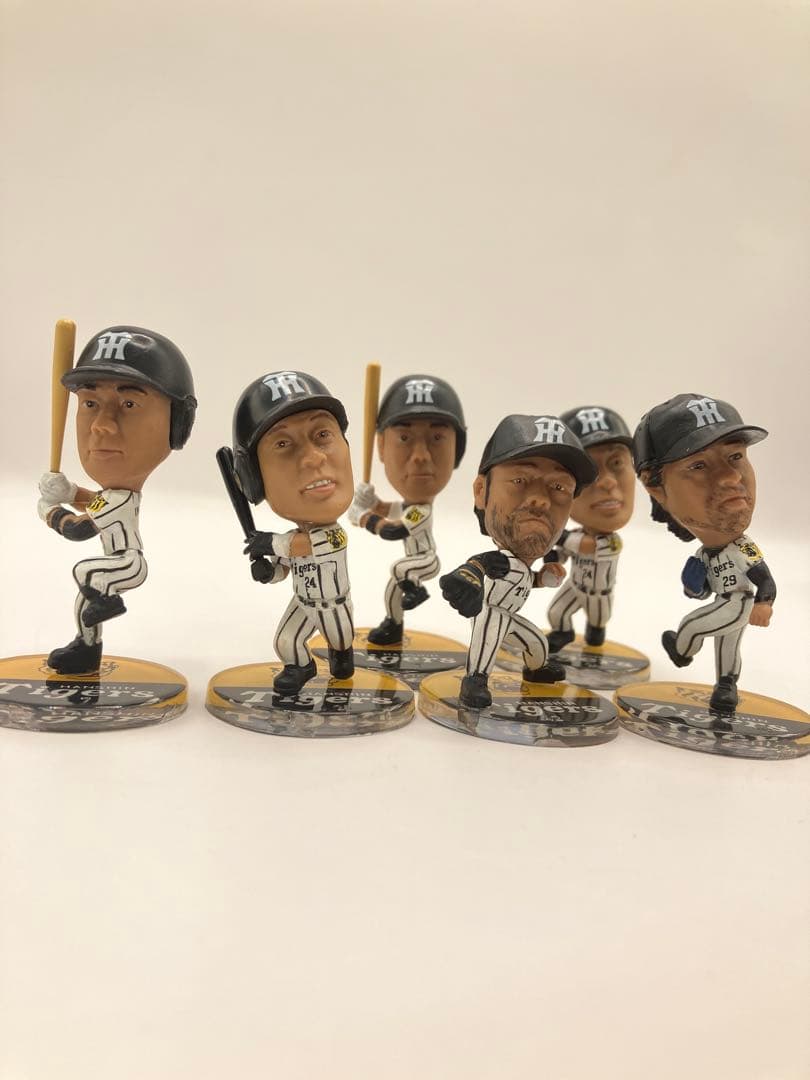 コレクター必見！阪神タイガース Tigers フィギュア 藤川球児 岡田監督Y