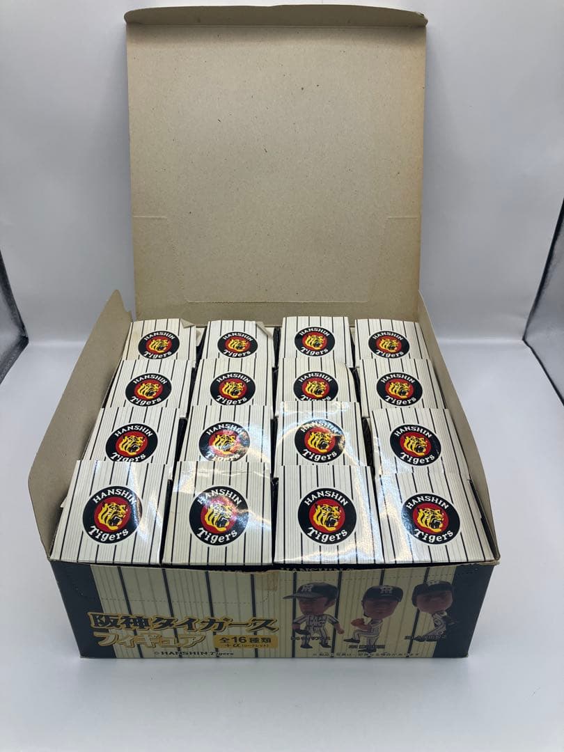 コレクター必見！阪神タイガース Tigers フィギュア 藤川球児 岡田監督Y