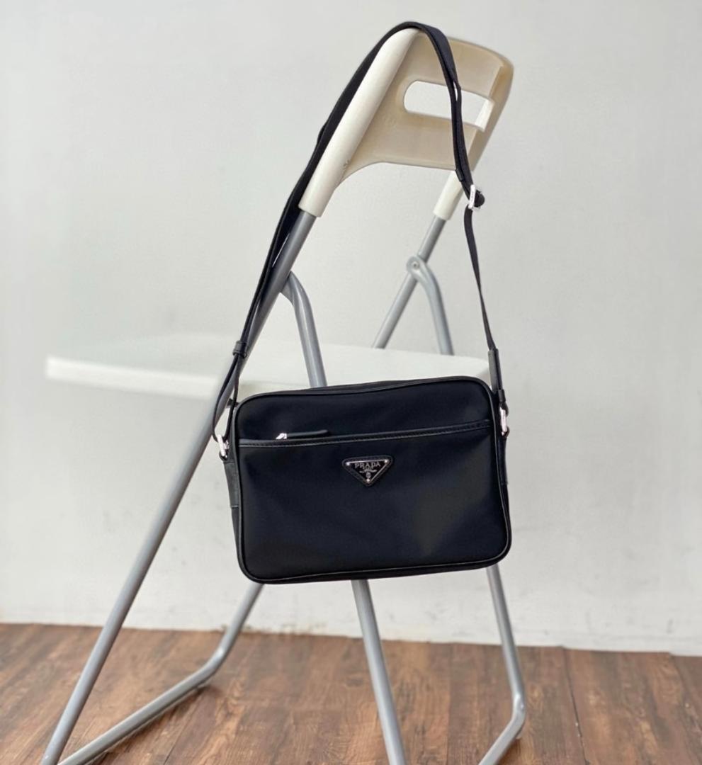 プラダ クロスボディバッグ ブラック 保存袋付き 中古